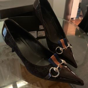 Gucci brown suede/patent leather pumps